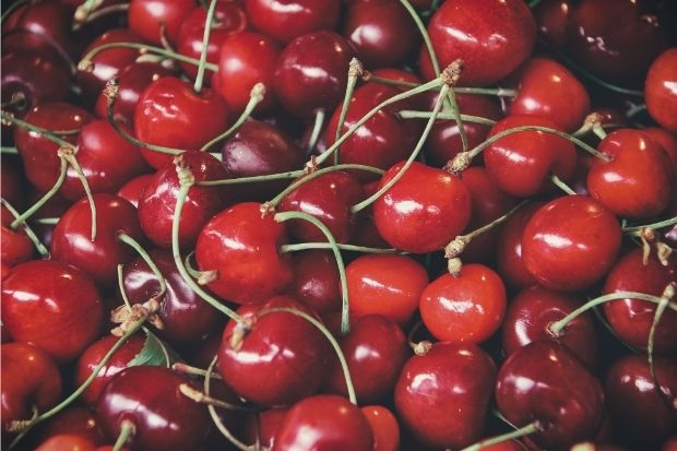 Cherries that are not seedless/pitless