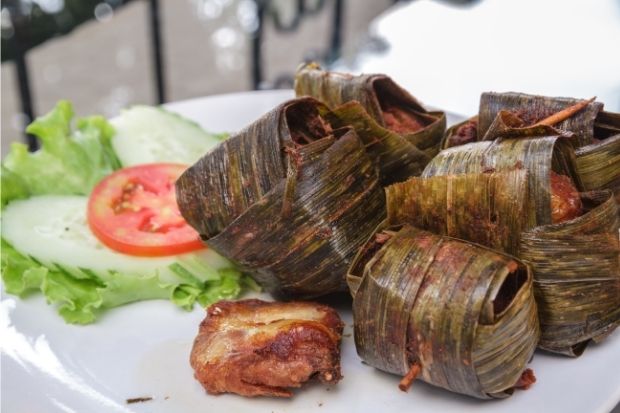 Chicken wrapped in pandan leaves instead of a pandan leaf substitute