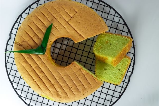Cake made with pandan instead of a pandan leaf substitute