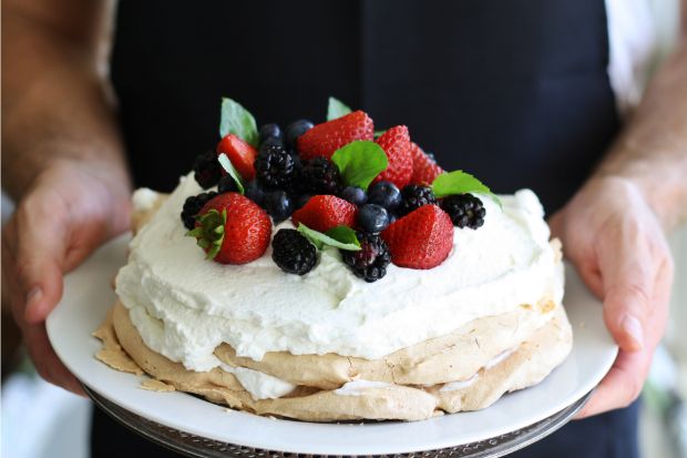 Pavlova made with substitute for corn flour